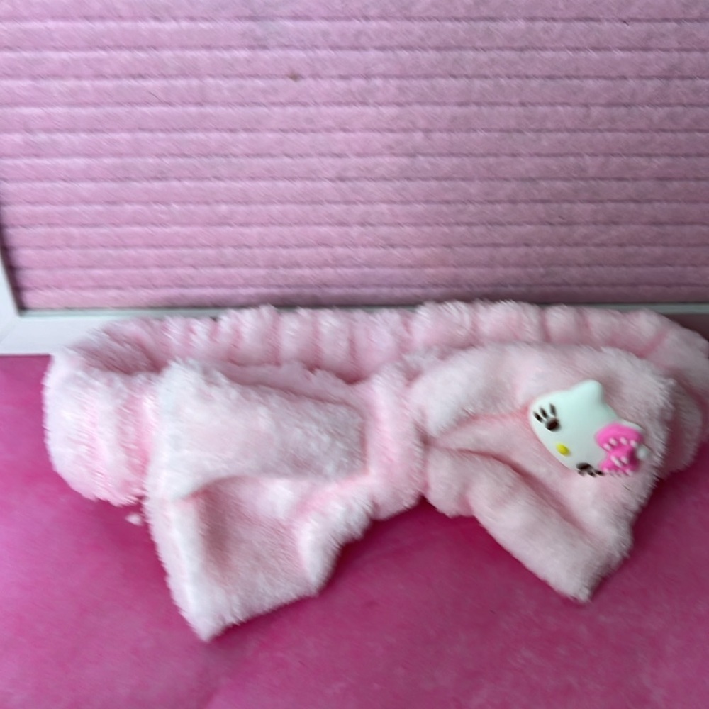5 pcs Hello Kitty Spa Bundle - Picture 6 of 7